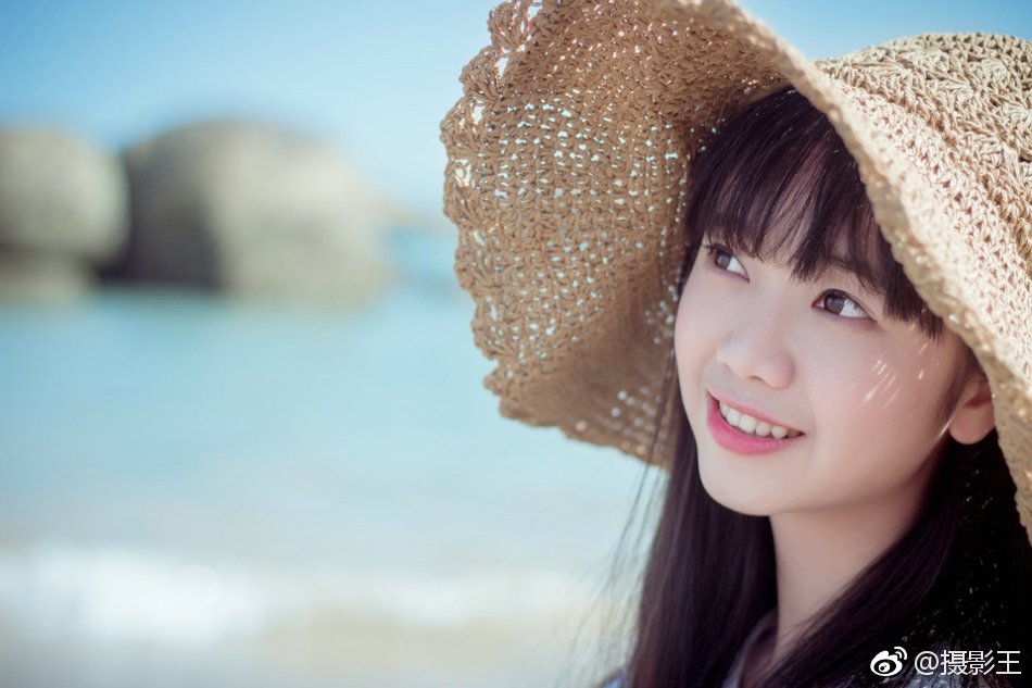 笑靥如花草帽美女海风扬起你的长发悠然自得写真集