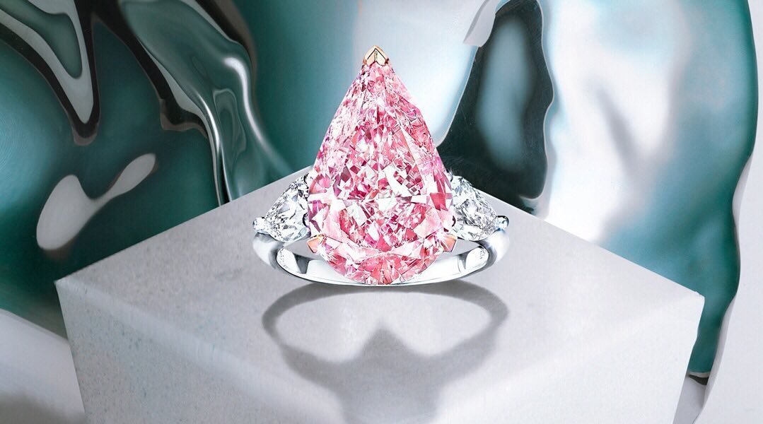 520快到了,一起来感受一下graff的7ct梨形粉钻戒指