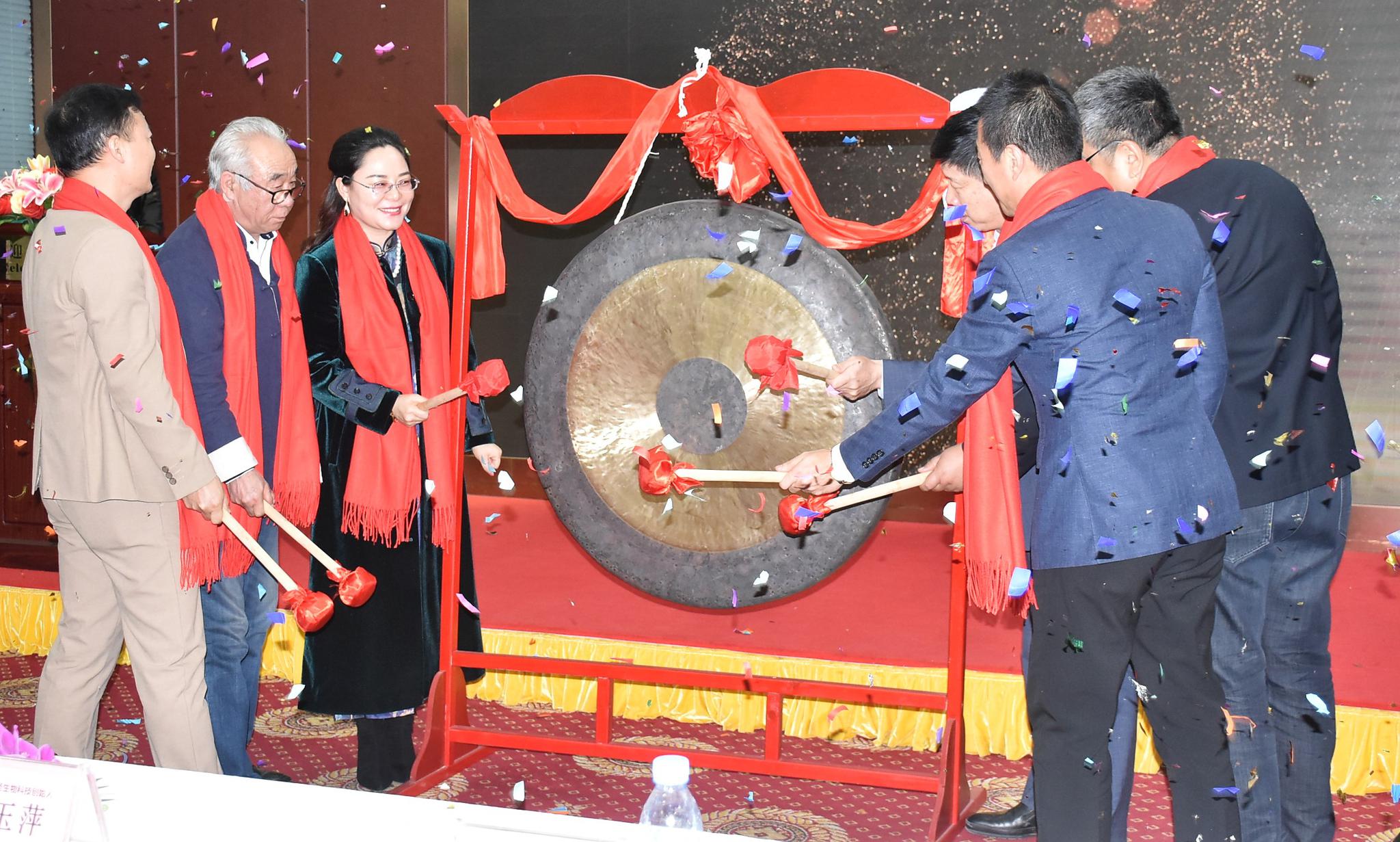 珠海源康圣登陆华交所敲钟仪式在深圳成功举行