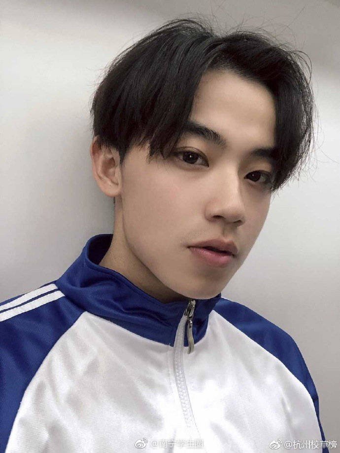 小哥哥身高175,爱好摄影|师范大学|校草|南宁_新浪新闻