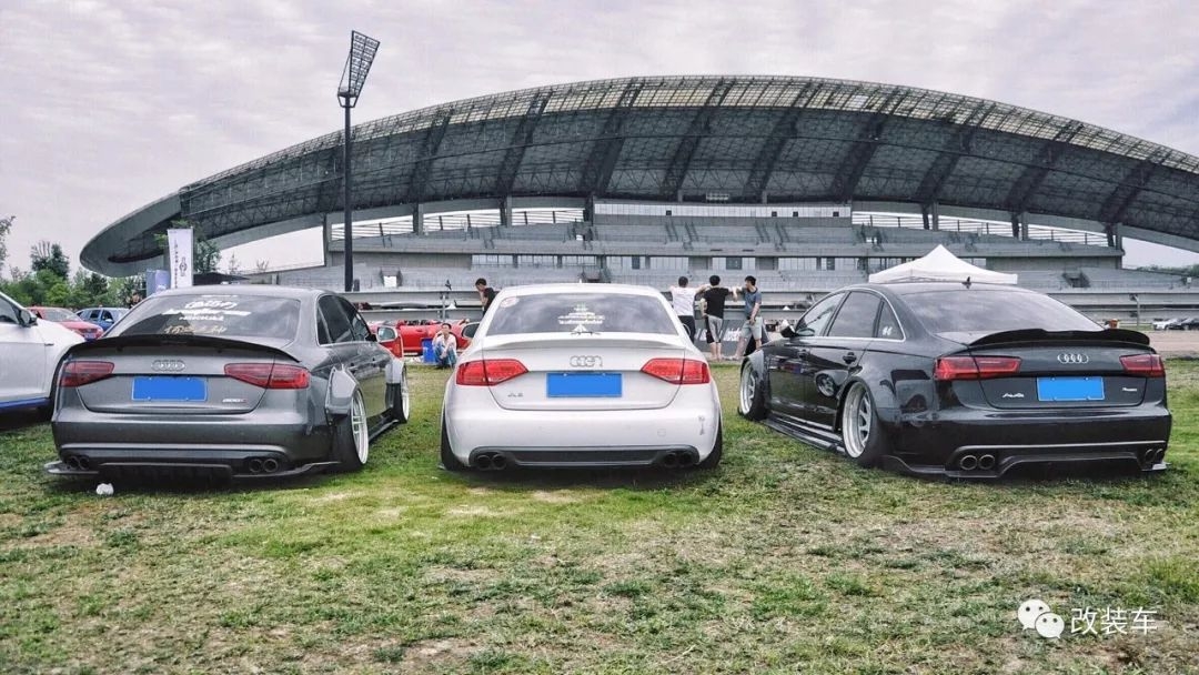 昆明车友打造素雅低趴奥迪a4l,看到内饰后感觉骚气十足!-新浪汽车