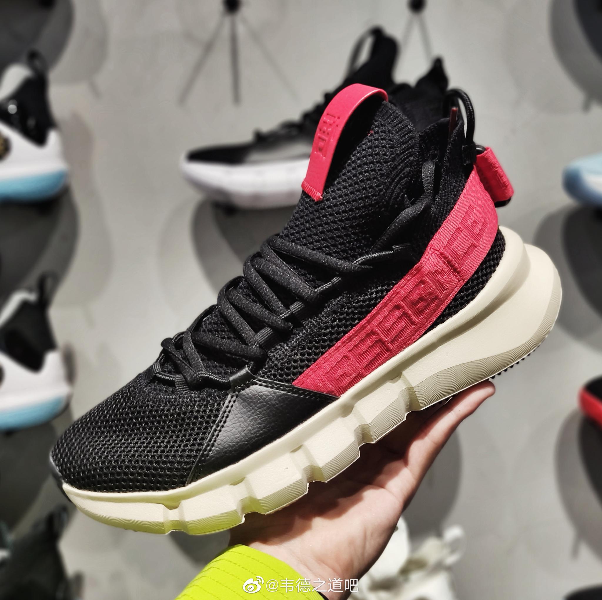 逛了一圈发现悟道essence 2.3普通版和nyfw版都上架了新配色