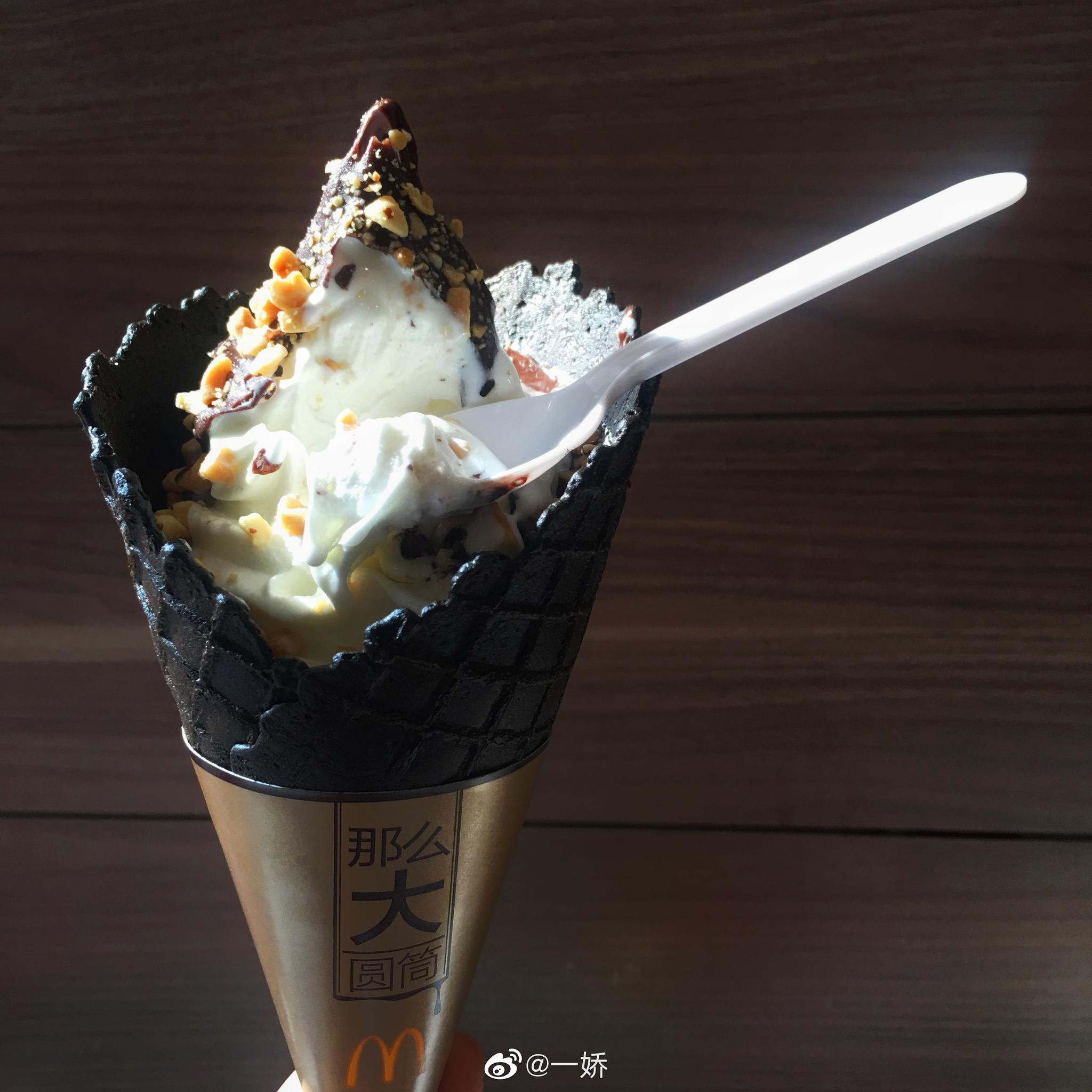 前几天不知道被谁馋的麦当劳大圆筒,冰激凌雪糕的夏午
