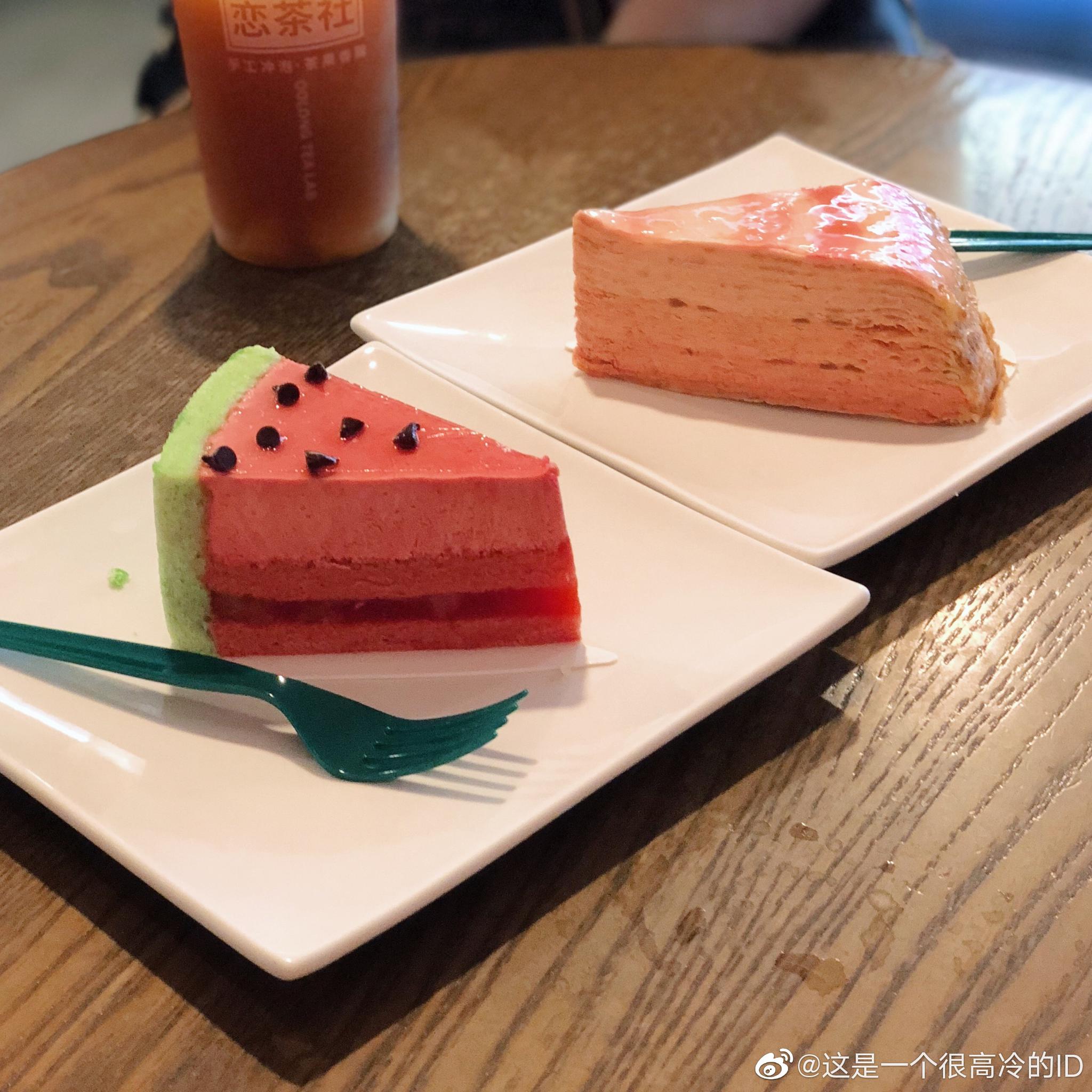 我!斥巨资!买了星巴克新品西瓜蛋糕!还有那个茶瓦纳桃桃千层蛋糕