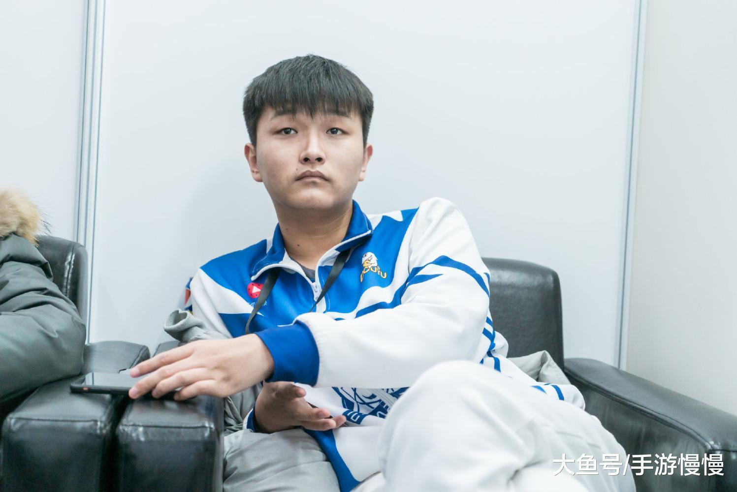 ag富贵直播撞车猫神, 怒怼称"这么菜玩什么辅助", 猫神崩溃