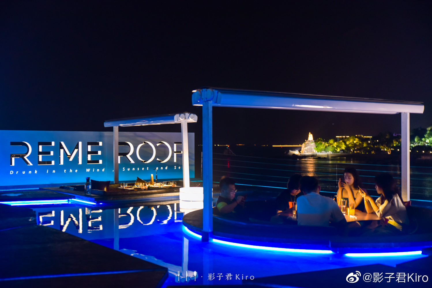 厦门和平码头35楼的remeroof酒吧停车场旁从酒吧的天台