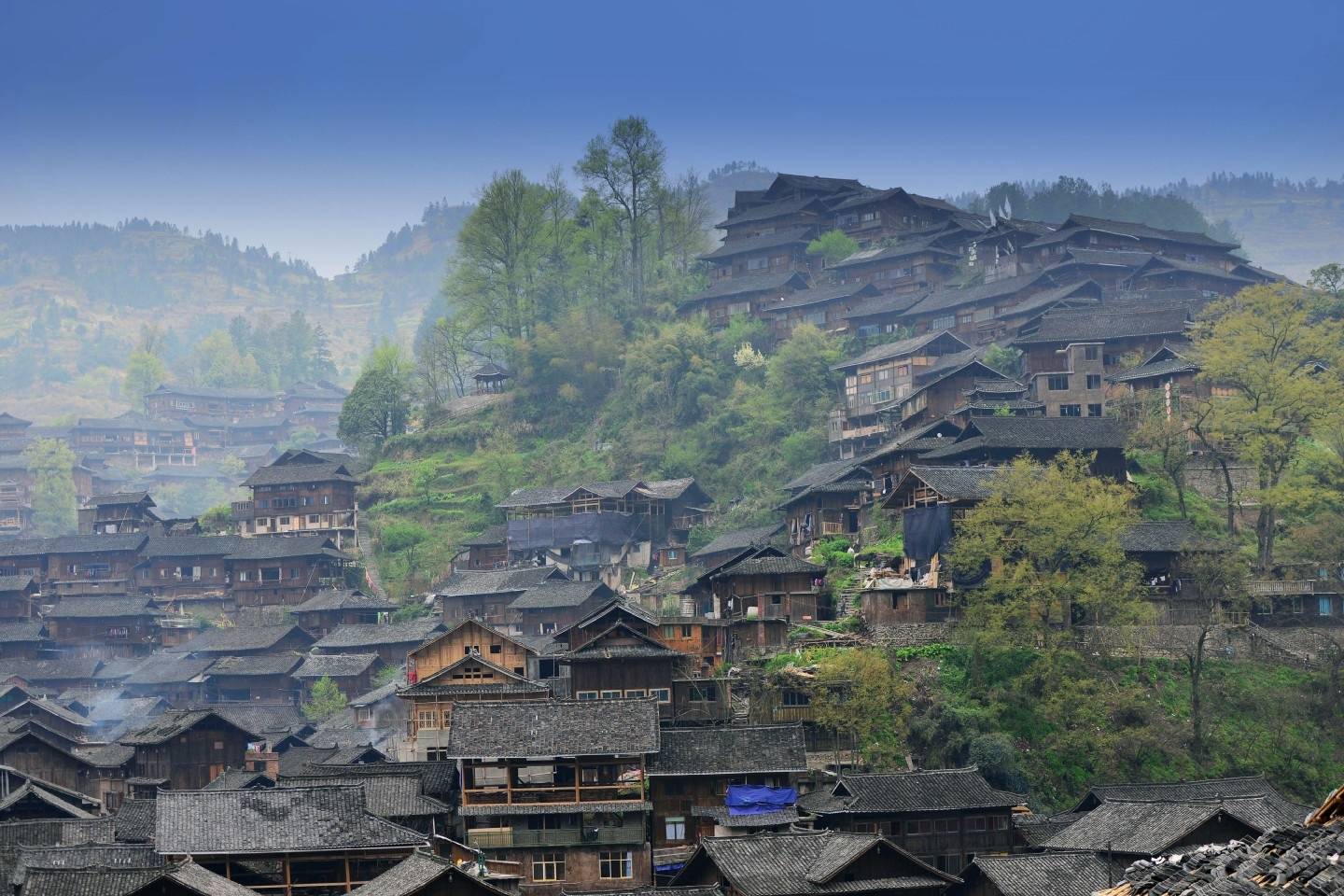 中国乃至全世界最大的苗族聚居村寨～贵州西江千户苗寨