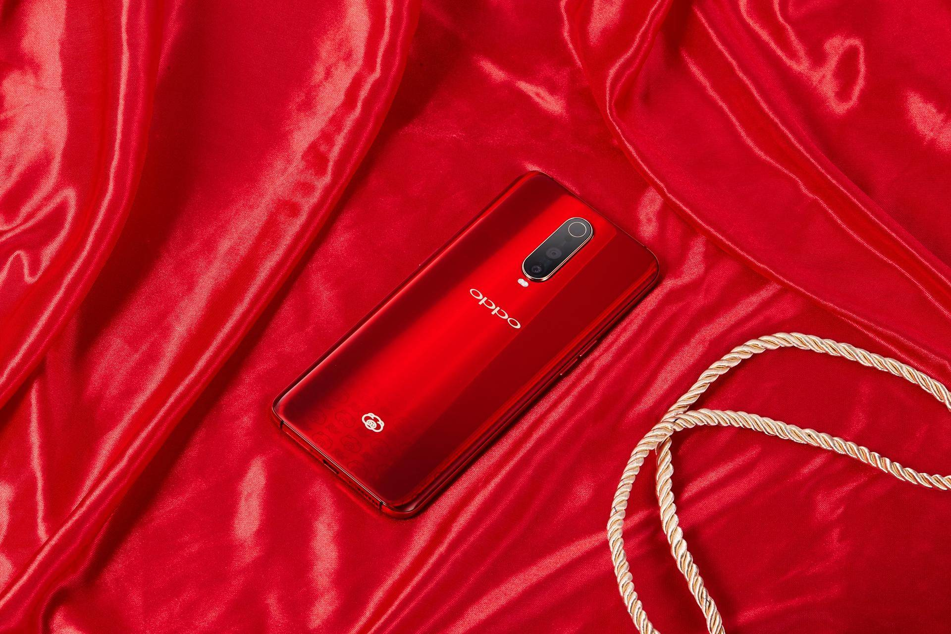 让男女老少都着迷oppor17pro新年版图赏