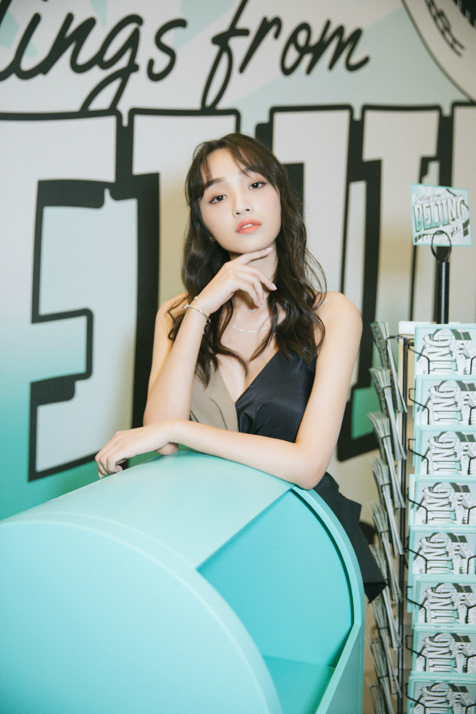 新人演员索朗美淇亮相北京活动自信优雅诠释星生力量