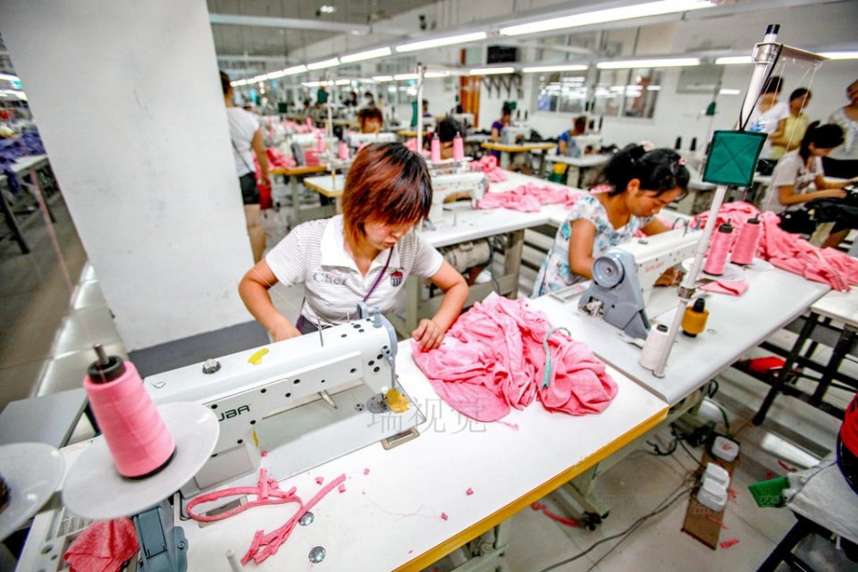 河南滑县:9年前9个在新区服装厂打工妹的照片,你们现在哪里?