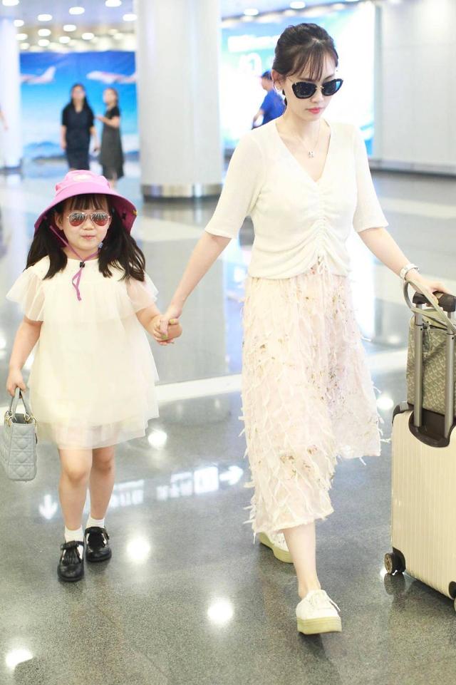 王宝强女友正面照冯清个人资料模特身材178cm颜值赢过马蓉