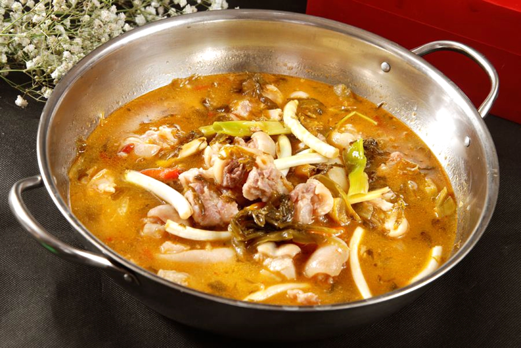 酸菜炖猪手不入味,厨师说漏嘴:按照这个方法做,味鲜醇厚!