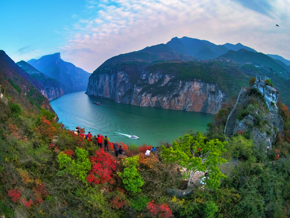 高峡平湖壮丽三峡青山绿水瞿塘美如画