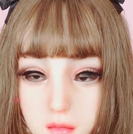 芭比娃娃头套爆红网络整张脸都是塑胶网友眨眼你就失败了