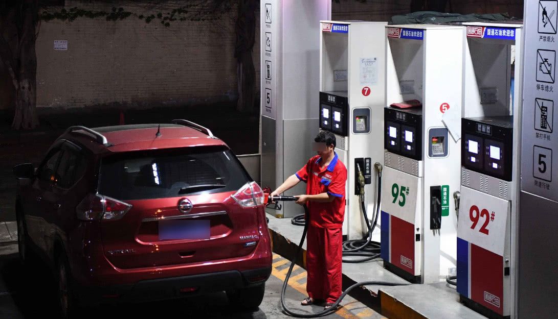 离职加油工无意说漏:羡慕你也开不起