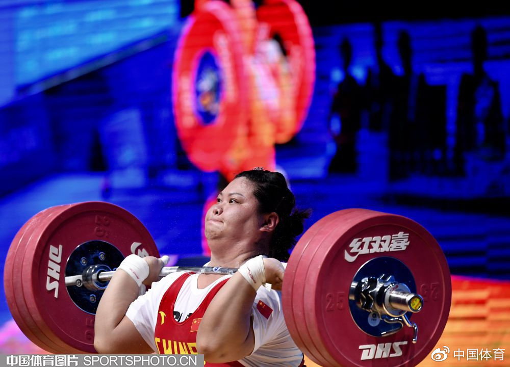 快讯：中国举重第一位00后世锦赛冠军诞生！李雯雯女子+87公斤级夺魁
