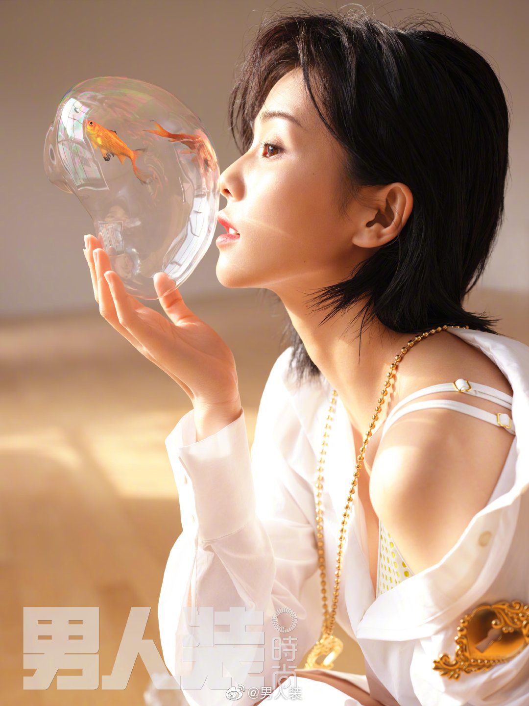 《男人装》6月刊新闻女郎 白鹿