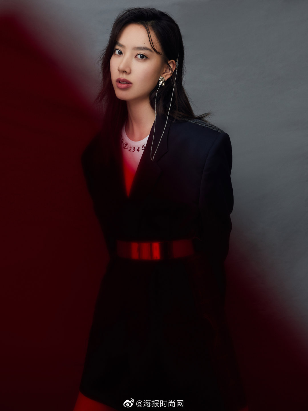 今日青年演员 @孙嘉灵儿_ 一袭帅气oversize黑色西装亮相金鸡百花电影