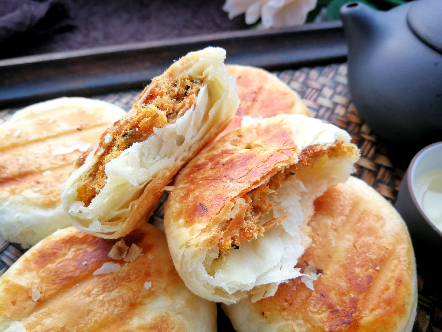 不用发面不用烤箱不用猪油教你做酥得掉渣的肉松饼特解馋