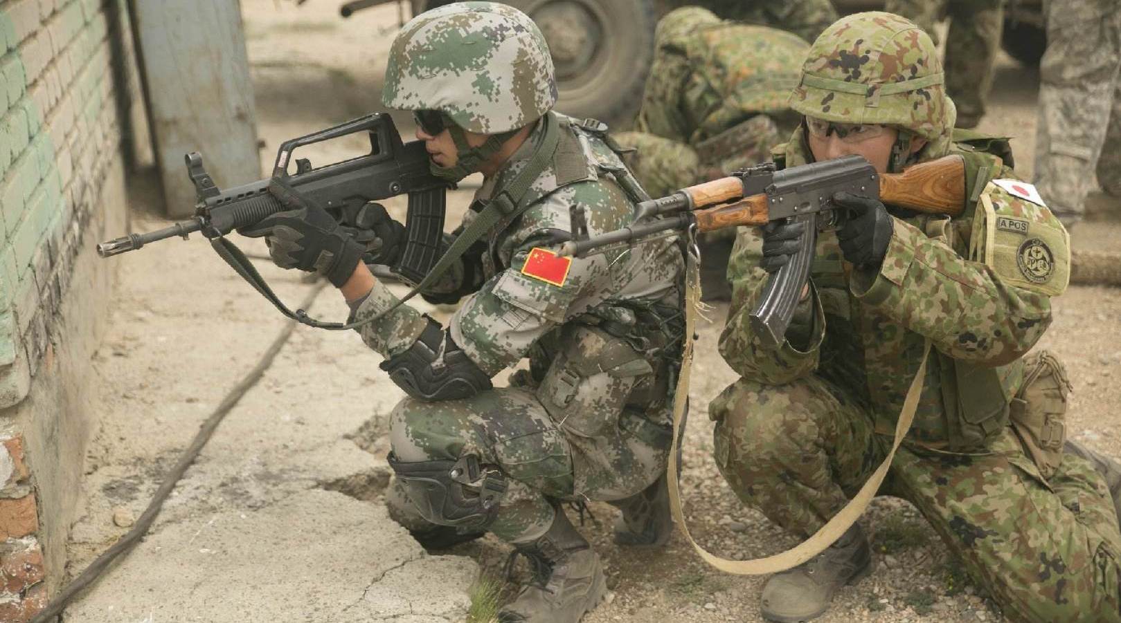 中国解放军和日本自卫队一起训练,实在罕见