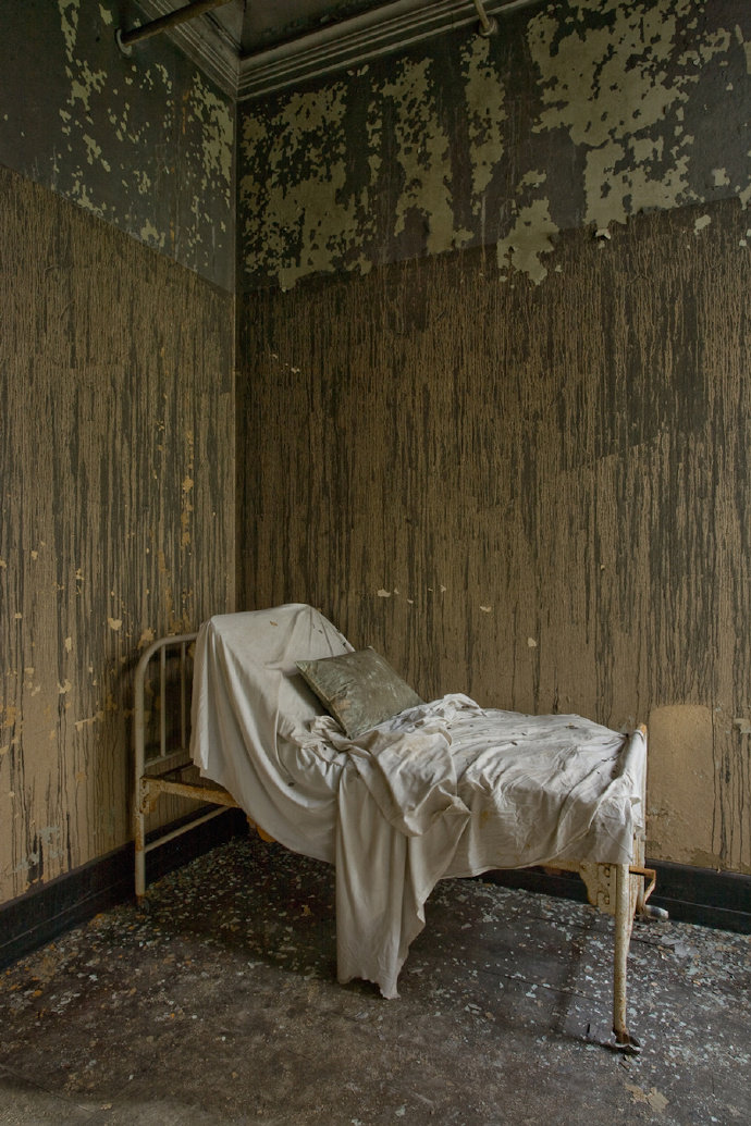 废弃的精神病院照片图片