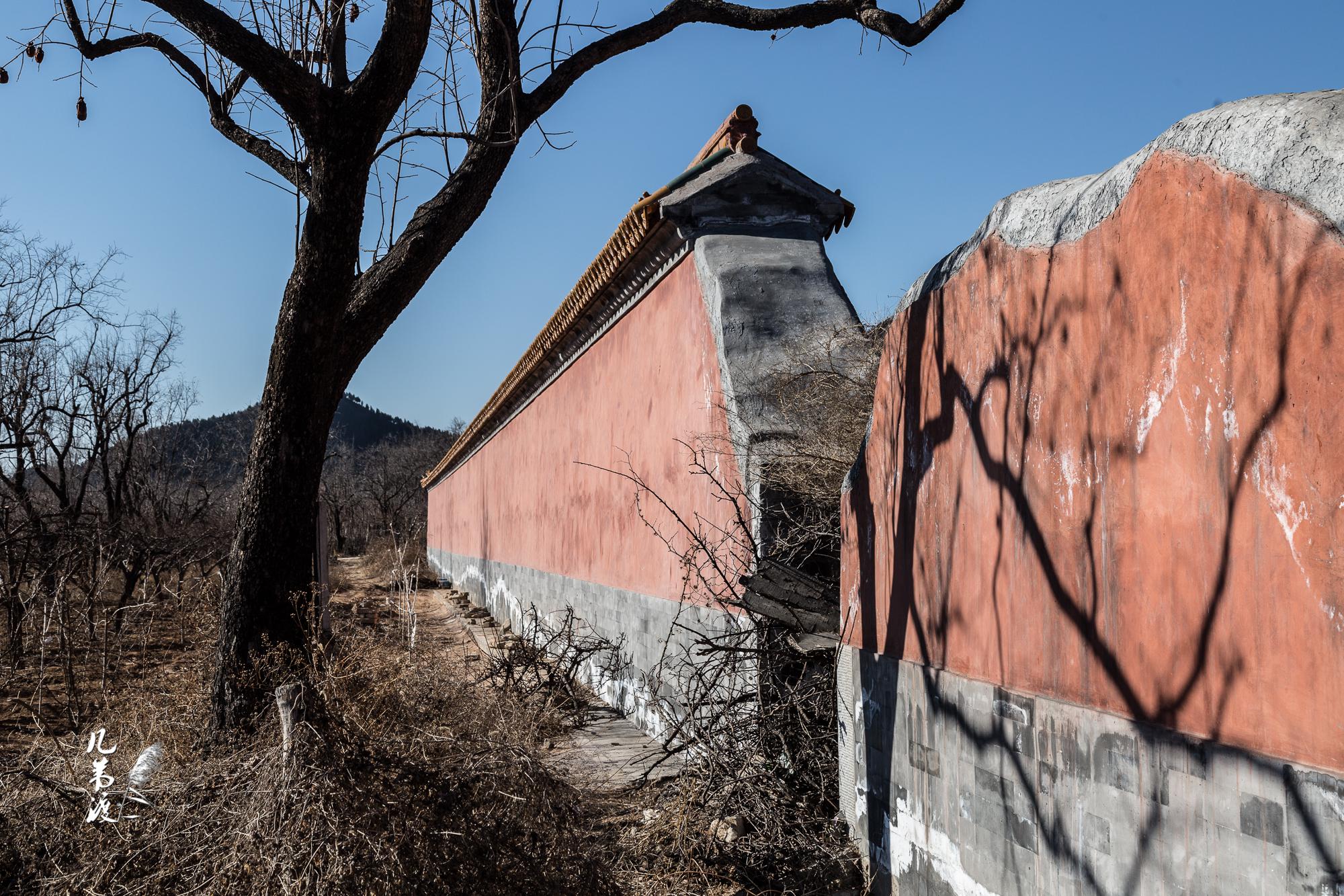崇祯的思陵最难走有一段是林间土路