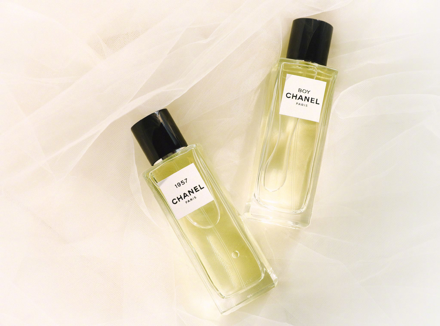 致敬永恒经典的香奈儿风格;而亚瑟卡柏香水是薰衣草和天竺葵