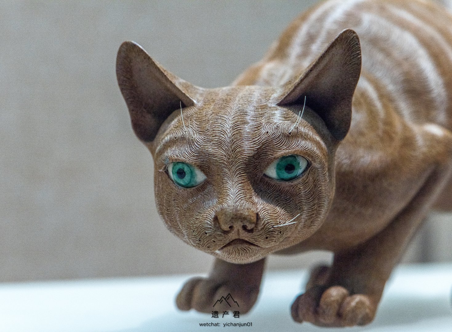 广东省博物馆藏清代石湾窑素胎金丝猫