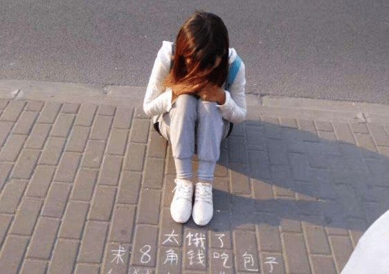 根据早年某媒体的统计,在北京地铁一位乞讨了5年的专业乞讨人员凭着