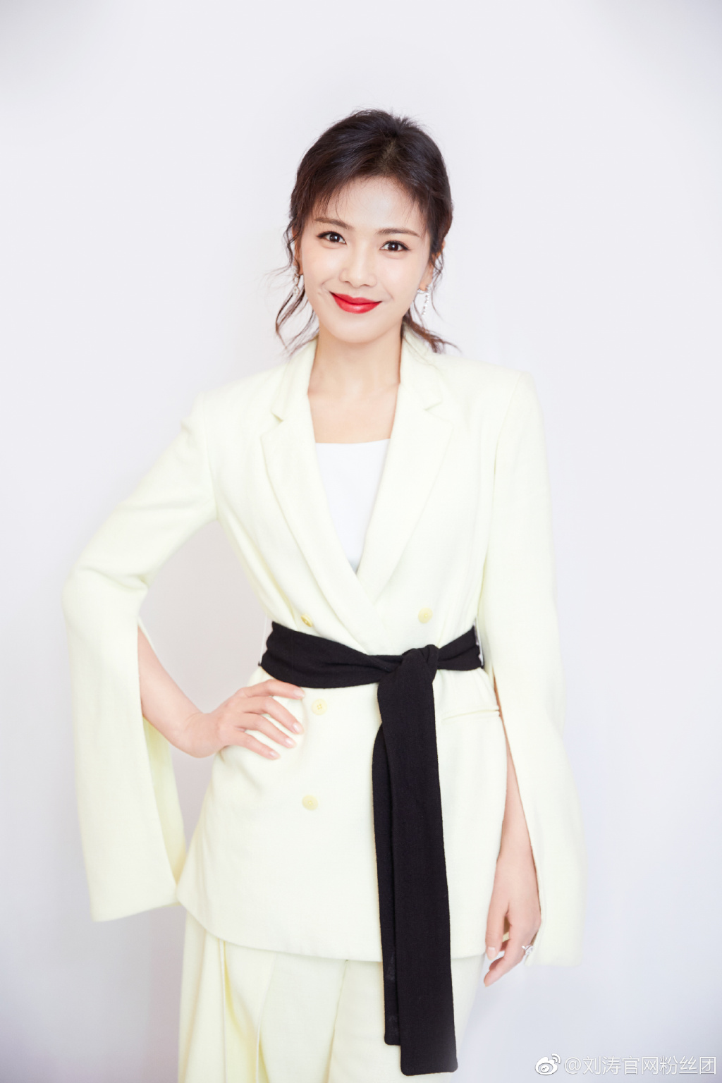 40岁刘涛为了美真拼,剪掉十年长发变波波头,居然意外减龄又时髦