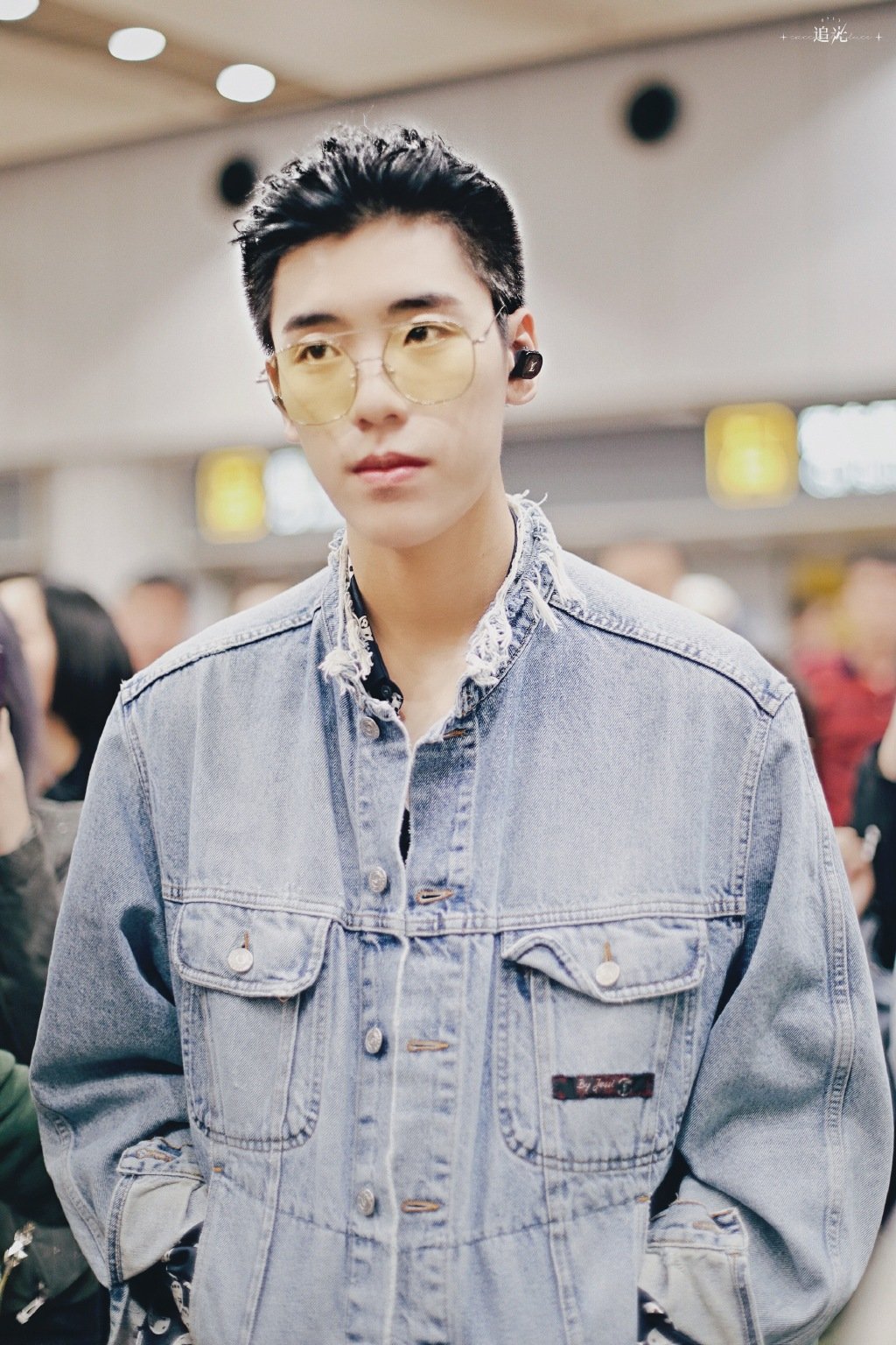 戴着眼镜的王子异太帅了一笑整个心都融化了