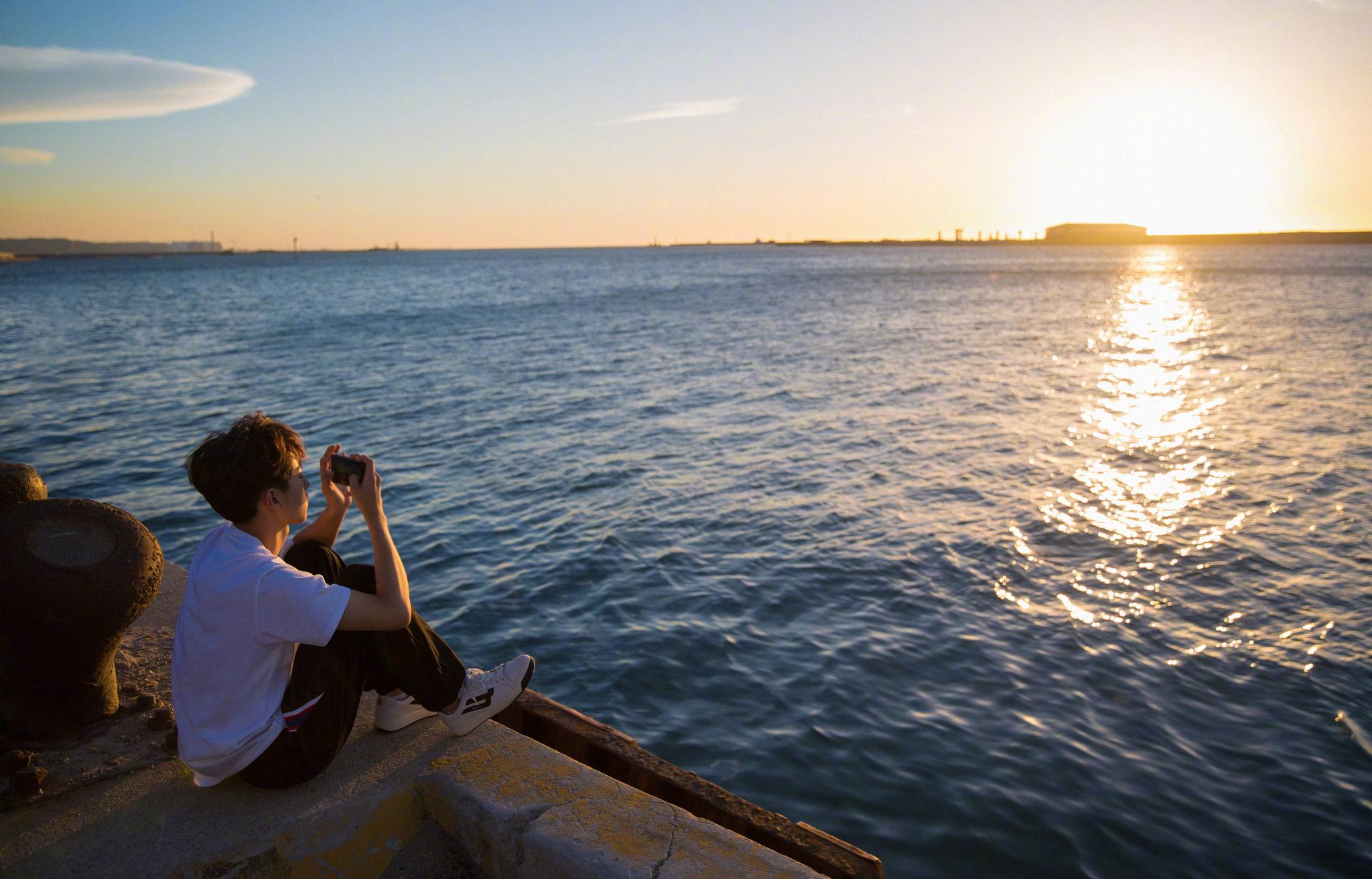 王俊凯连续更博还默契呼应王源粉丝猜测疑有大事发生