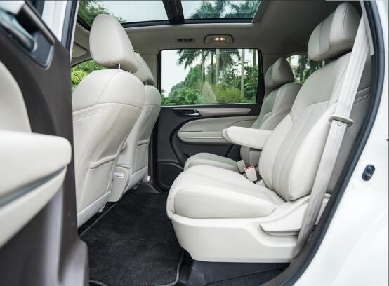 商务家用兼顾一身的大空间,高颜值的mpv:传祺gm6全面上市