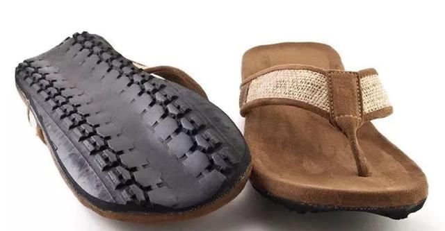 非洲小哥徒手用废轮胎做凉鞋10分钟做一双50年穿不坏