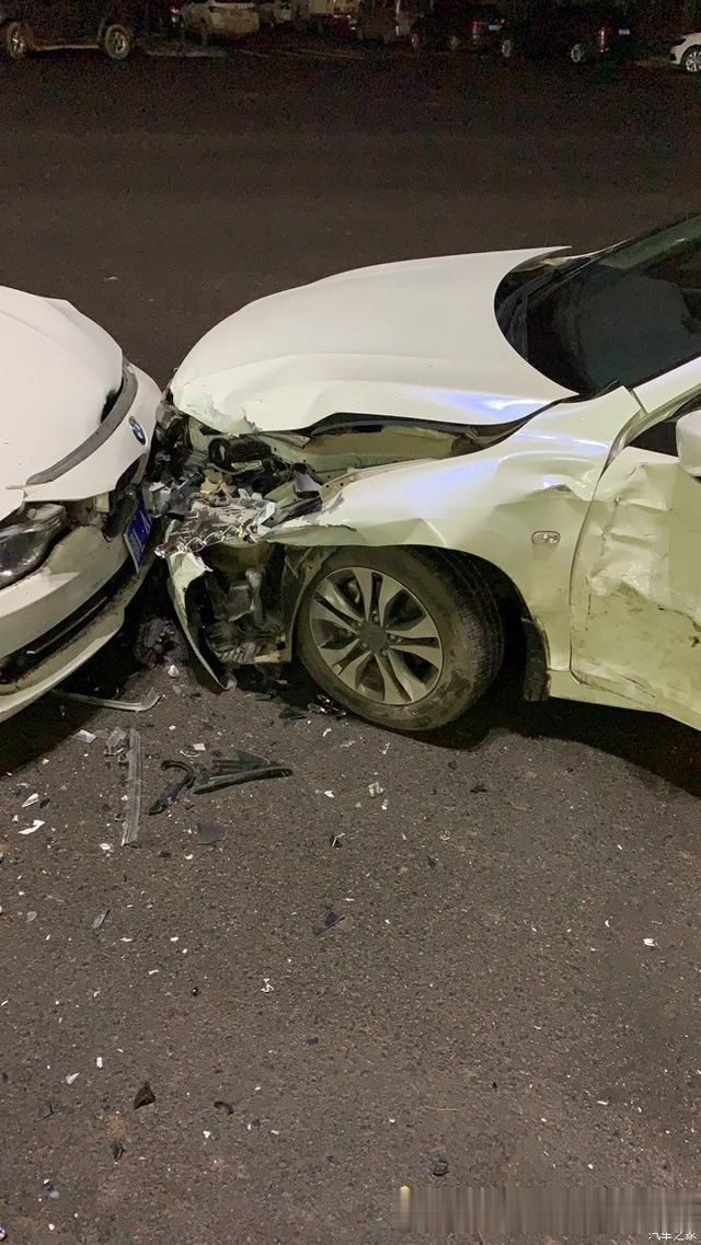 沃尔沃xc90,宝马3系和雅阁撞车了,网友:100多万车质量这么差-新浪汽车