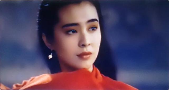 与李小龙斗殴，和成龙交恶，昔日影坛大哥走向没落，终凄冷离世