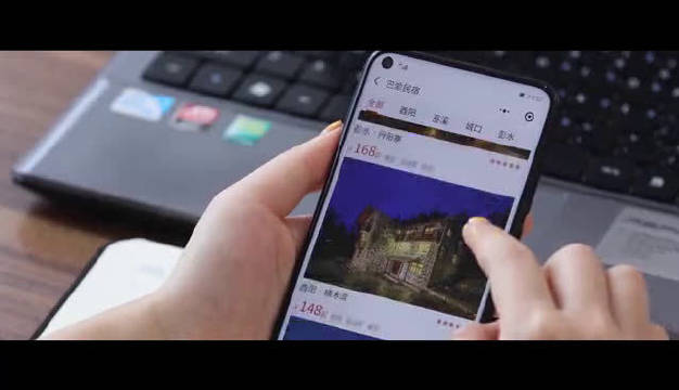 远离城市的喧哗 来到这种儿时才有的记忆的地方 真叫人流连忘返 远离城市的喧哗 来到这种儿时才有的记忆的地方 真叫人流连忘返