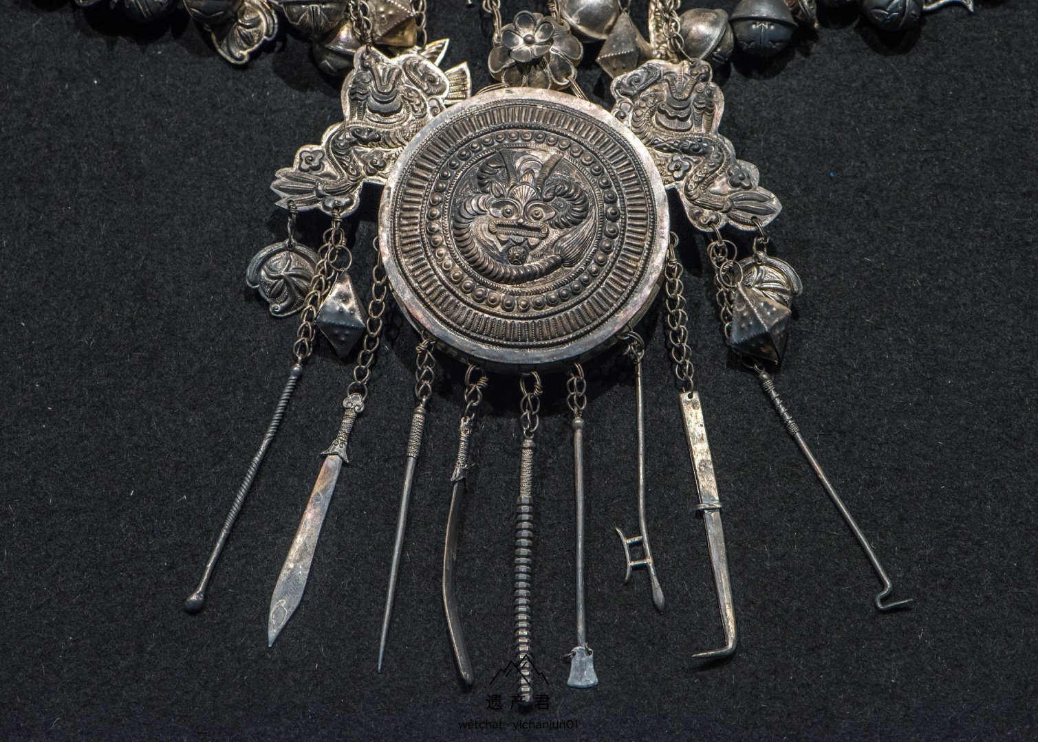 北京服装学院民族服饰博物馆藏贵州苗族龙项圈