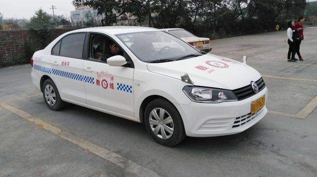 为什么驾校都是用桑塔纳做教练车?听老教练一分析,终于明白了
