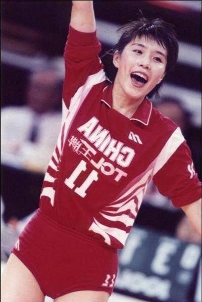 在场上起到凝聚队友,发扬正能量的轴心作用,从第一任队长曹慧英开始