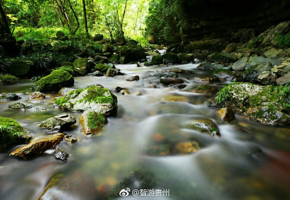 贵阳花溪高坡红岩峡谷
