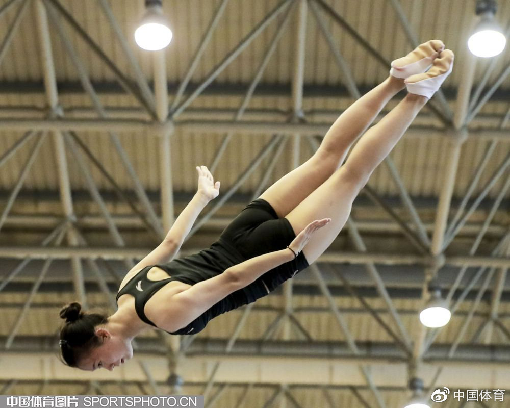 快讯:蹦床世界杯俄罗斯站 朱雪莹高磊头名晋级决赛