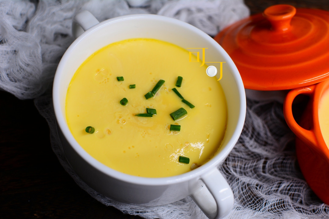 这可不是普通的蒸蛋羹,内有满满蛋白质,特别鲜美,舀一勺有惊喜