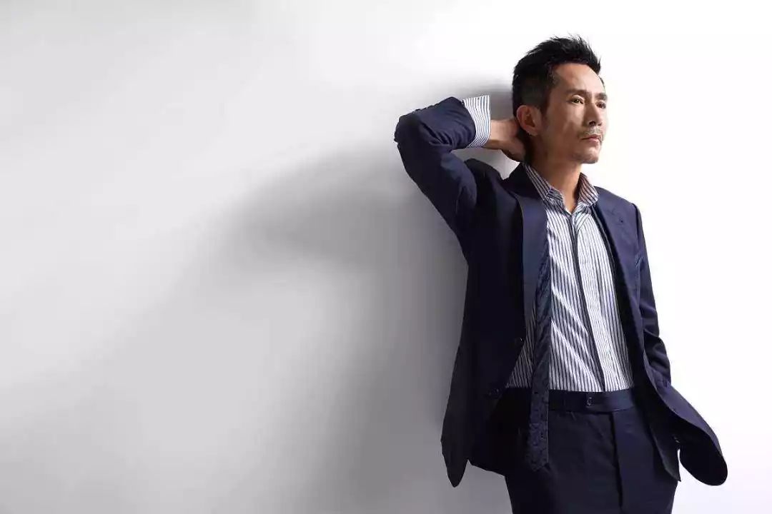 第6代导演御用男主角,打拼20年戏红人不红,今47岁却红得不像话