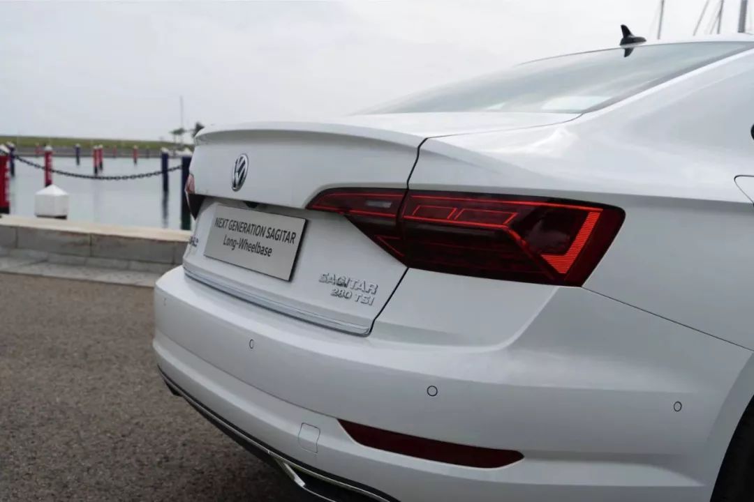 试驾新一代速腾一个字稳