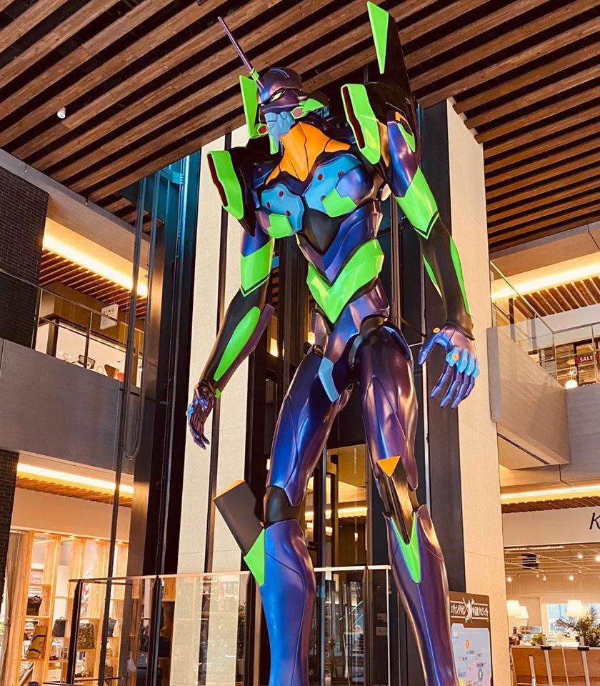 名古屋中村区的global gate 1f商场内发现约6米高超大eva 初号机