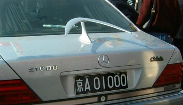 90年代唯一的奔驰s1000,如今已绝迹,看车牌就知道不一般