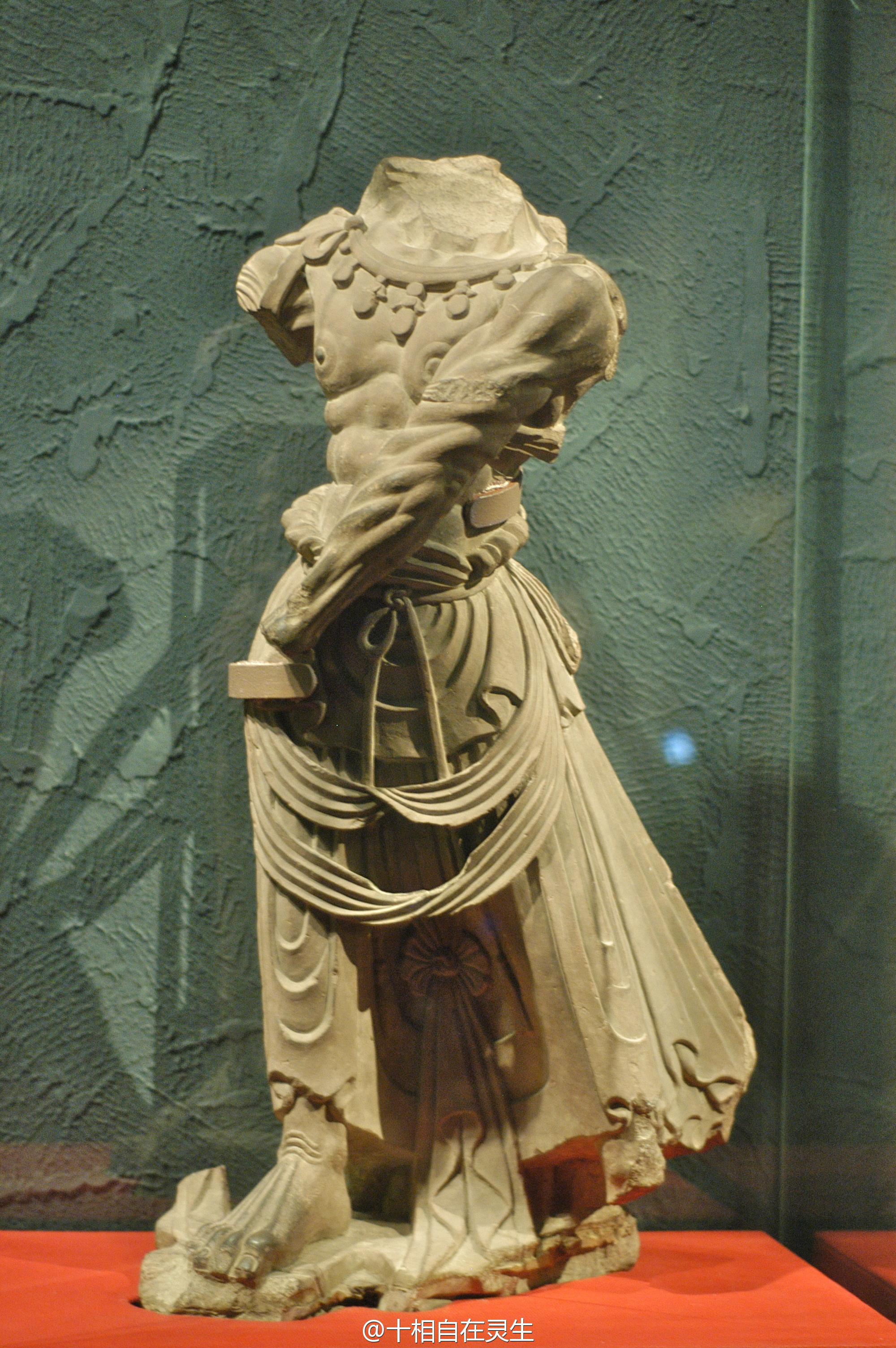 力士红砂岩立像