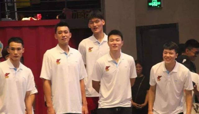 17岁高中生将成为姚明接班人身高达2米22重点培养目标是nba