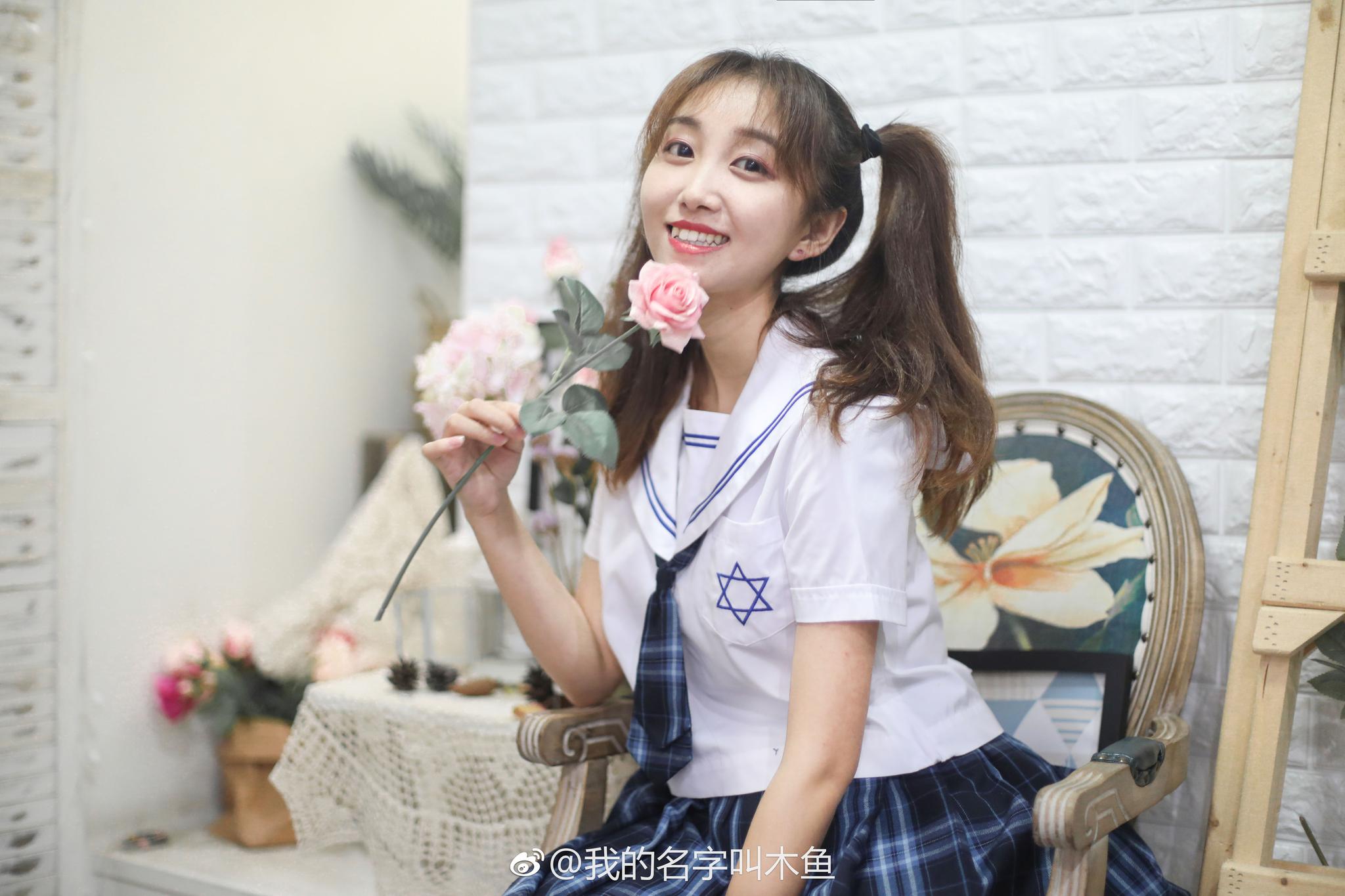 穿个jk,扎个双马尾,是不是老阿姨也能装个高中生?